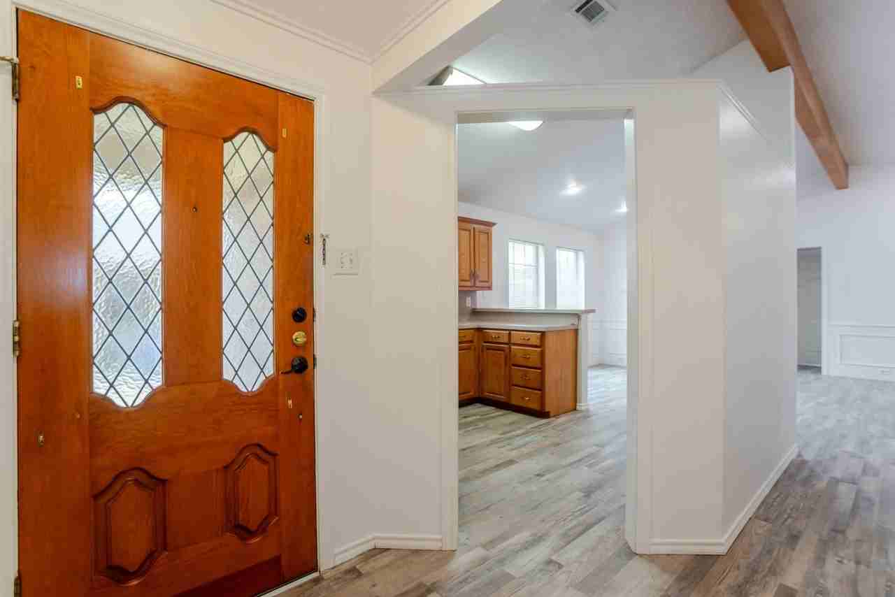 1609 W Jamestown Dr - Photo 4 of 19