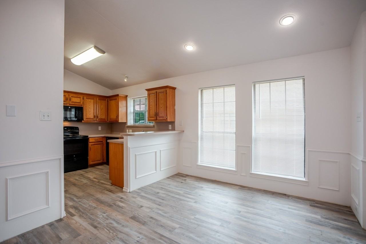 1609 W Jamestown Dr - Photo 5 of 19