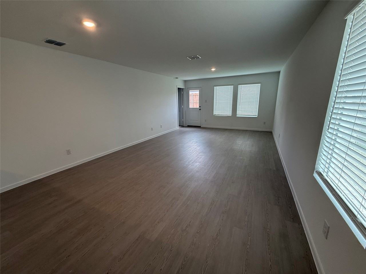 2207 Neyland Dr - Photo 7 of 14