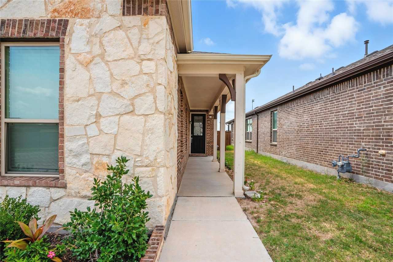 604 Bronze Forest Dr - Photo 2 of 34