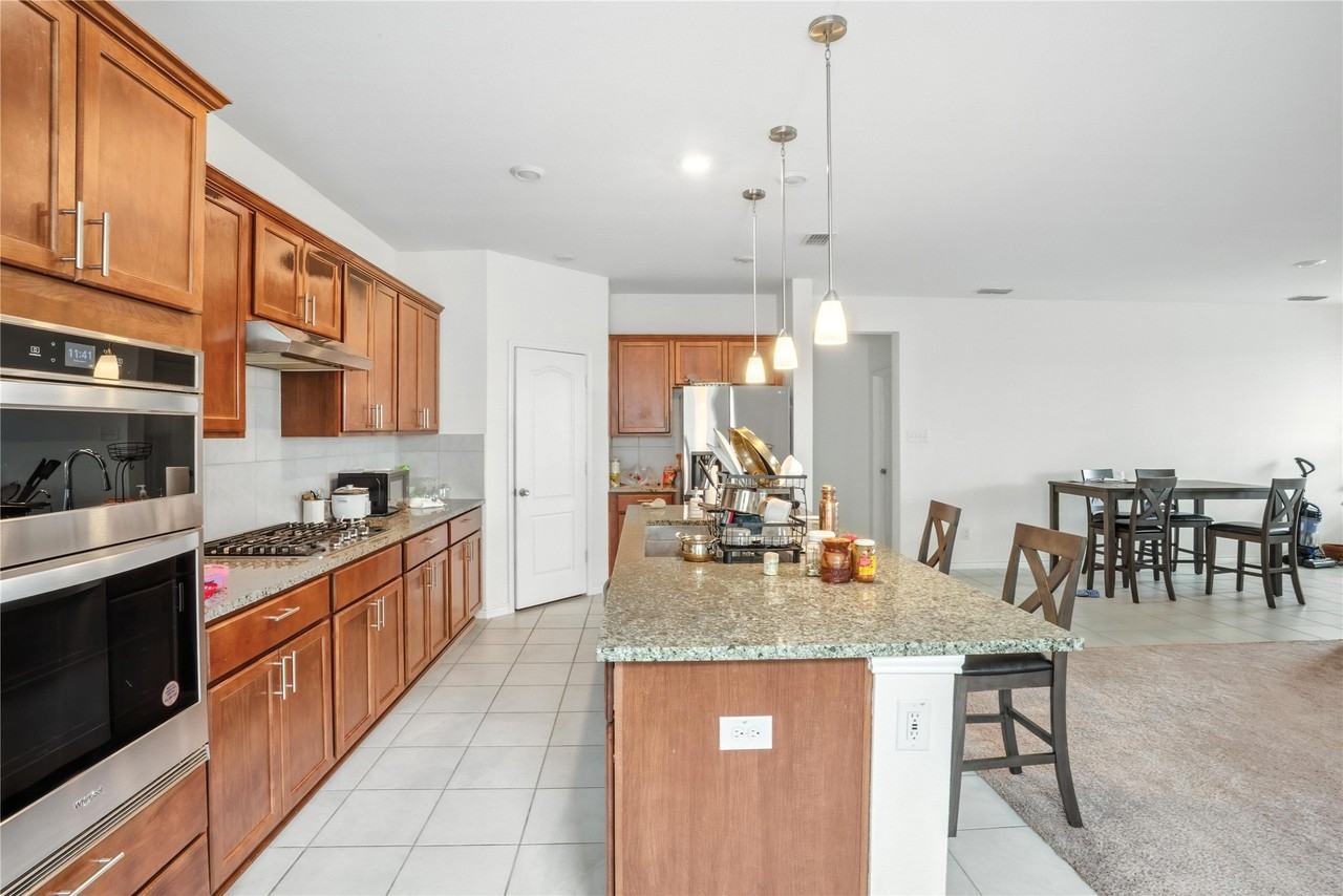 604 Bronze Forest Dr - Photo 6 of 34