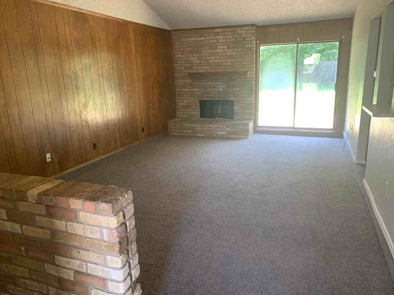 2518 Highgate Dr - Photo 2 of 12
