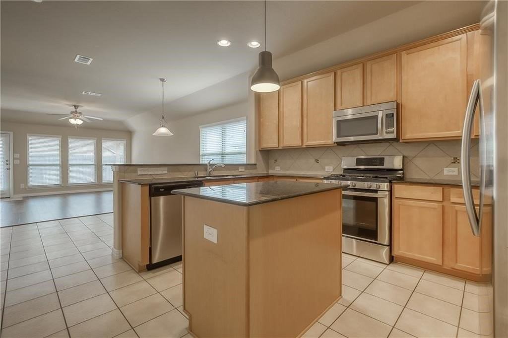 817 Silvermoon Dr - Photo 4 of 16