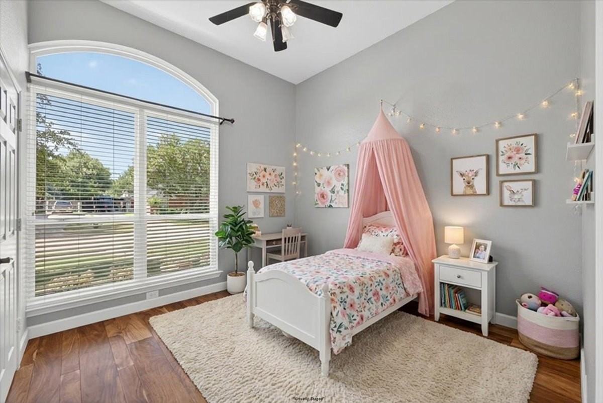 913 Chapel Dr - Photo 3 of 20