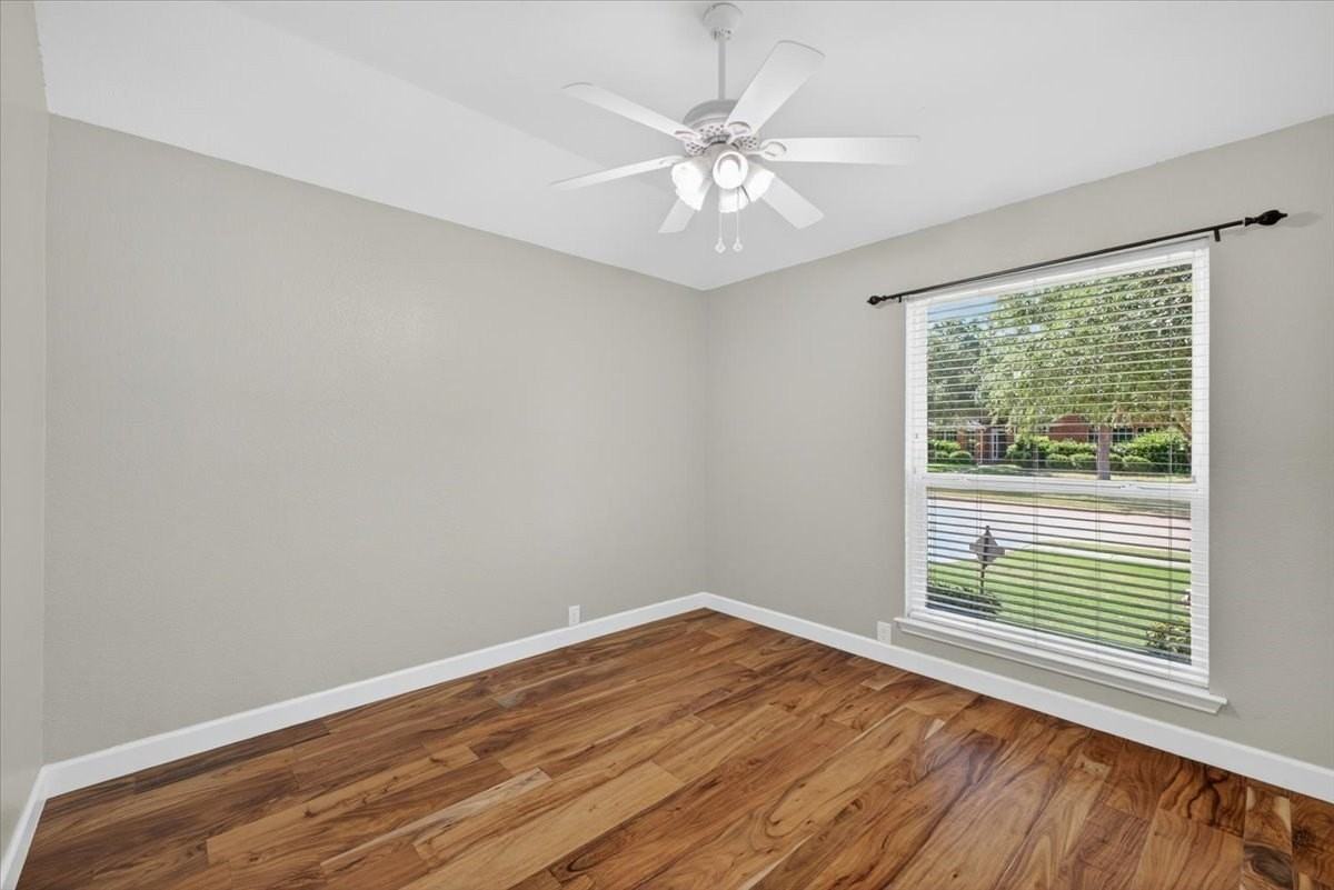 913 Chapel Dr - Photo 5 of 20