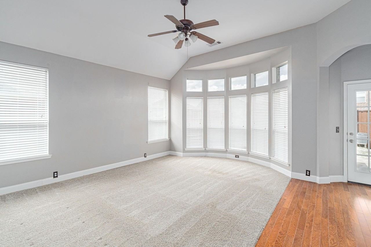 2450 Thorntree Dr - Photo 5 of 14