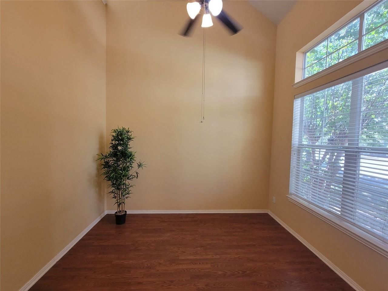 1550 Providence Blvd - Photo 3 of 33