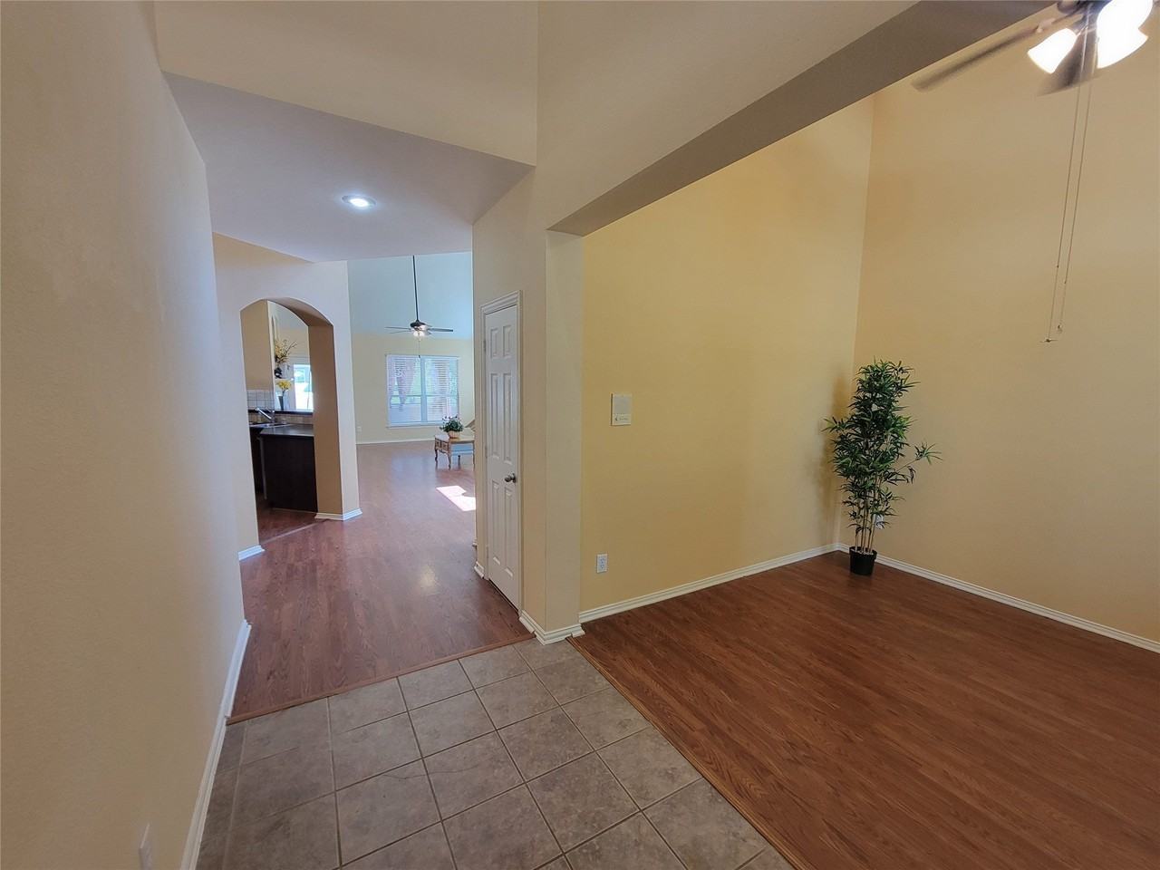 1550 Providence Blvd - Photo 4 of 33