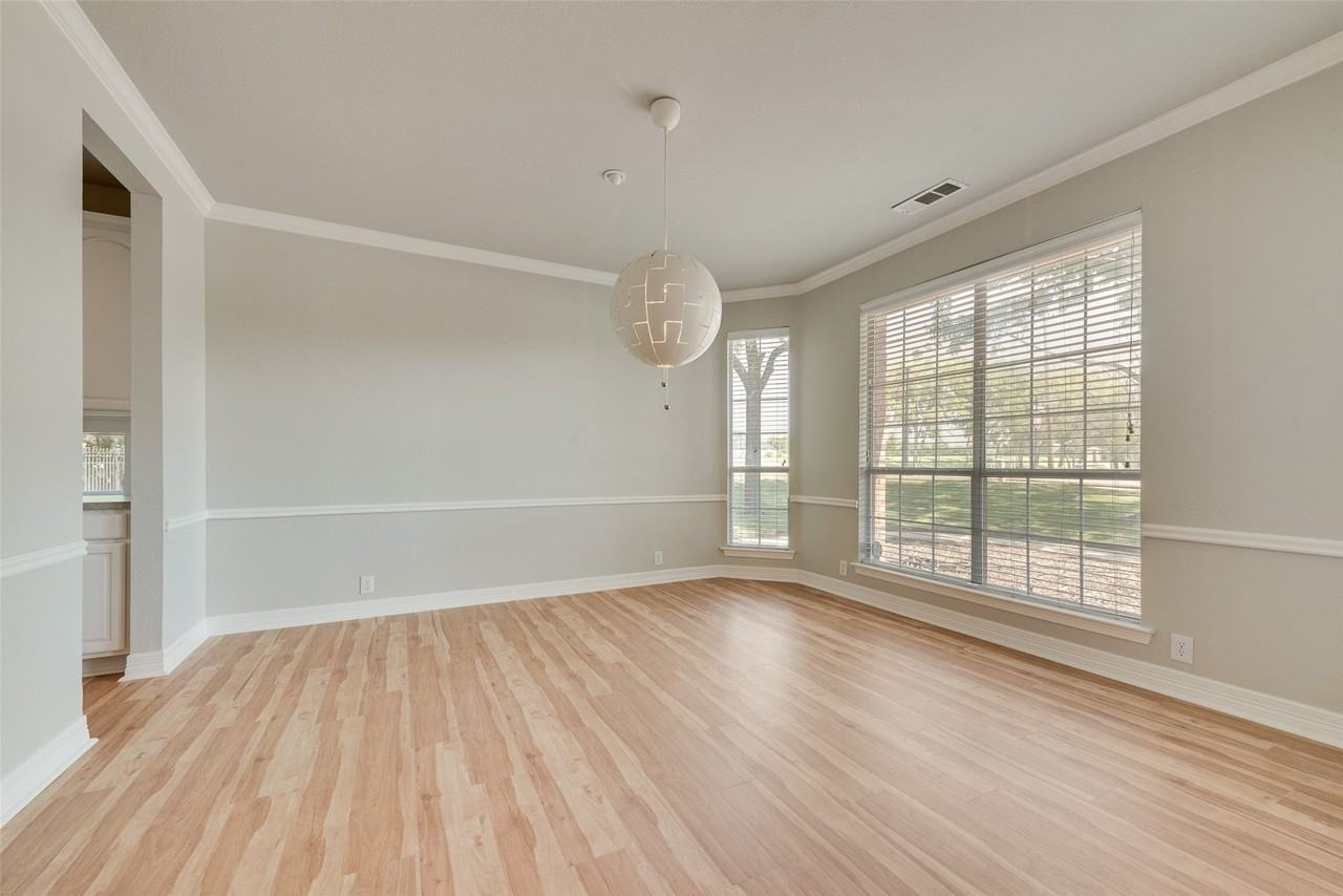 101 Dunford Dr - Photo 4 of 25