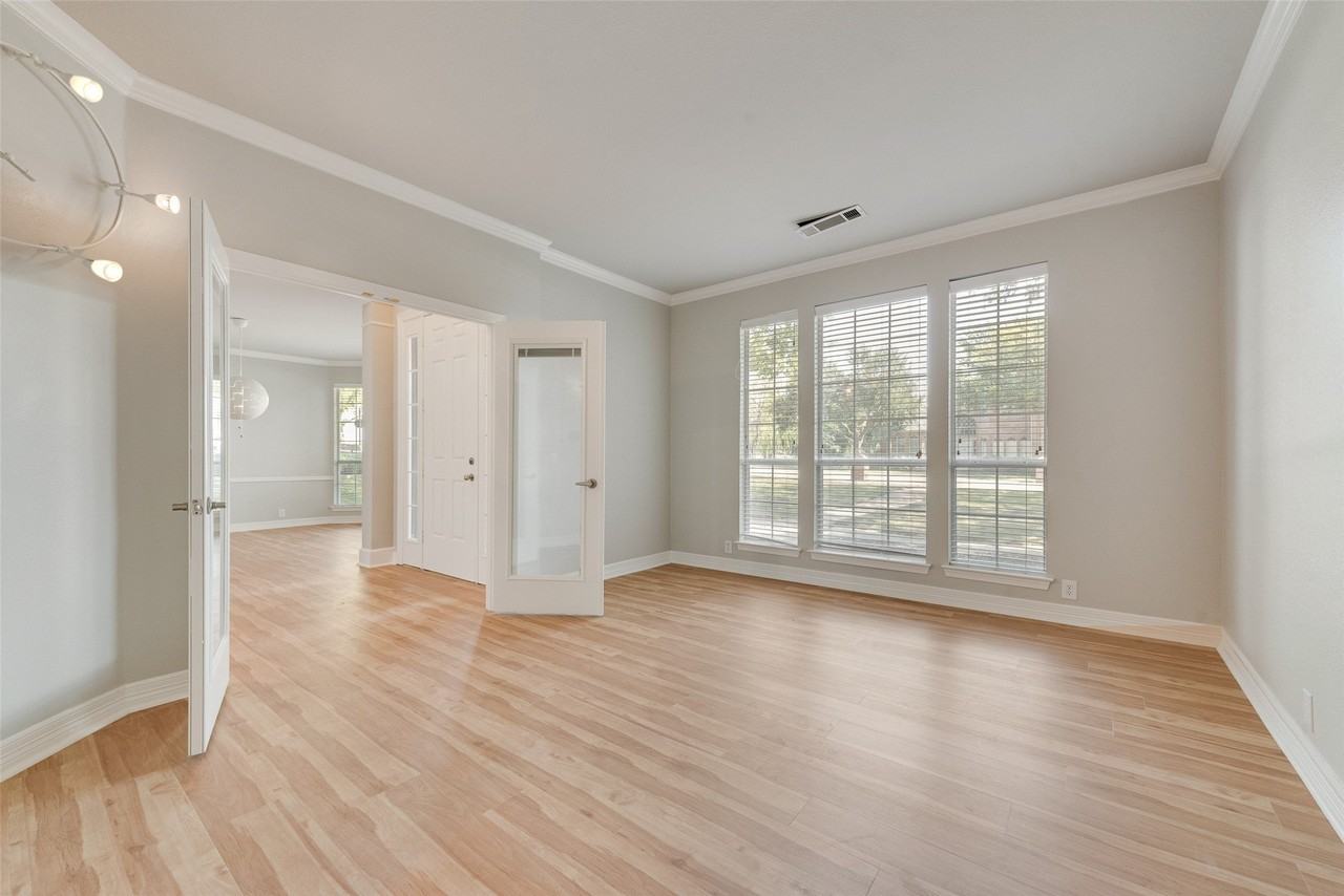 101 Dunford Dr - Photo 5 of 25