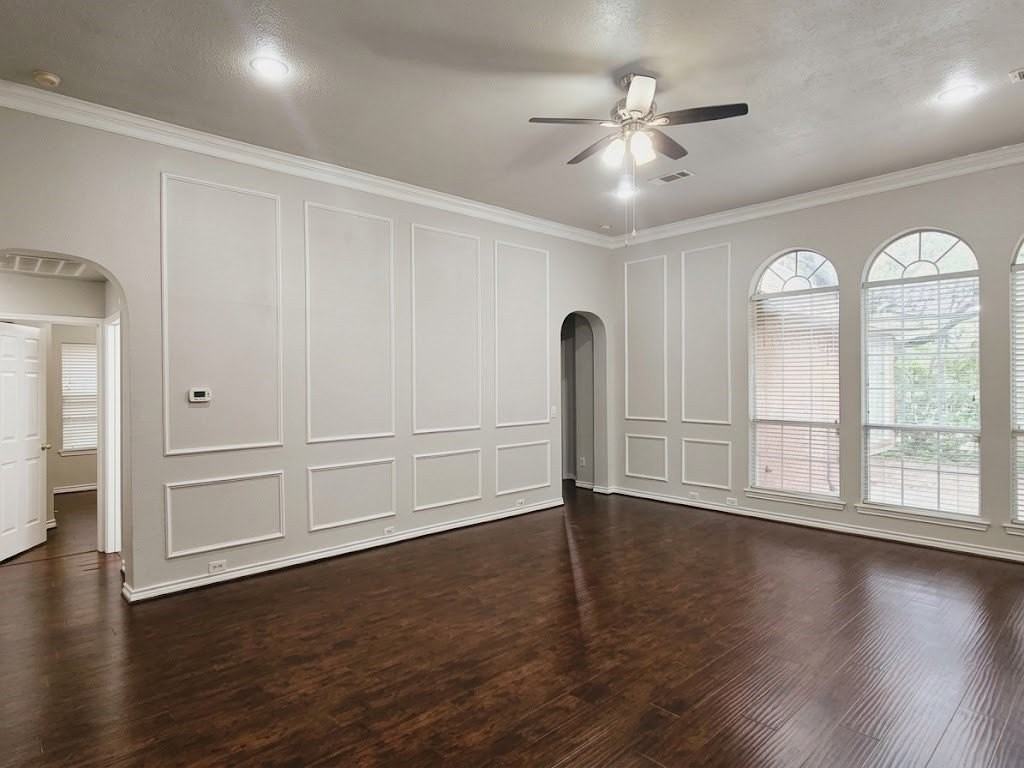 2609 Townshed Dr - Photo 4 of 14