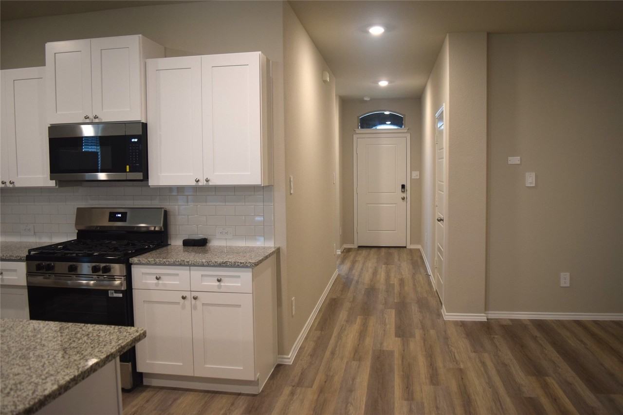 724 Rubicon Rd - Photo 4 of 29