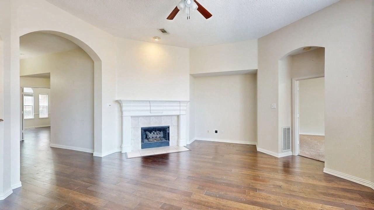 1404 Rosewood Trl - Photo 2 of 33