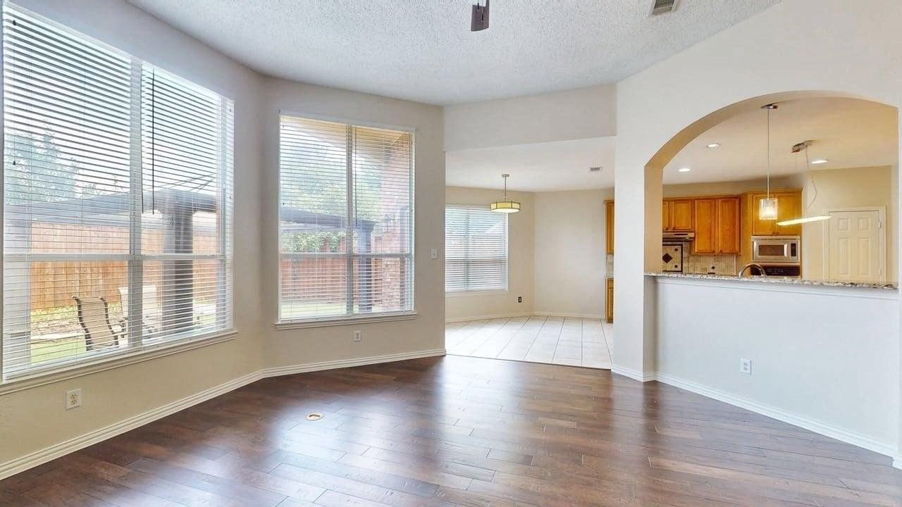 1404 Rosewood Trl - Photo 5 of 33