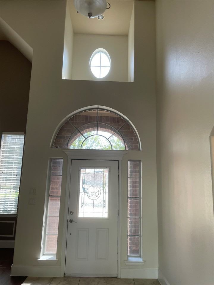 3712 Landsdowne Dr - Photo 3 of 35