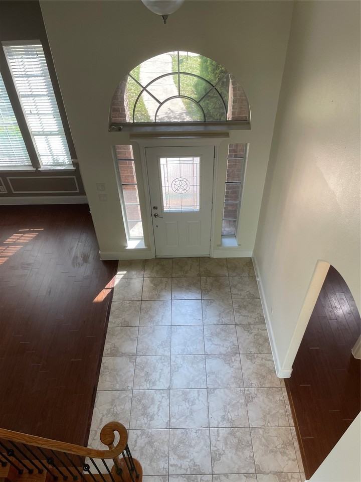3712 Landsdowne Dr - Photo 4 of 35