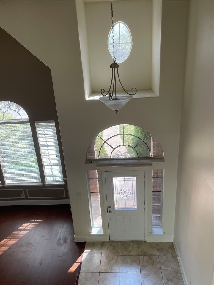 3712 Landsdowne Dr - Photo 5 of 35