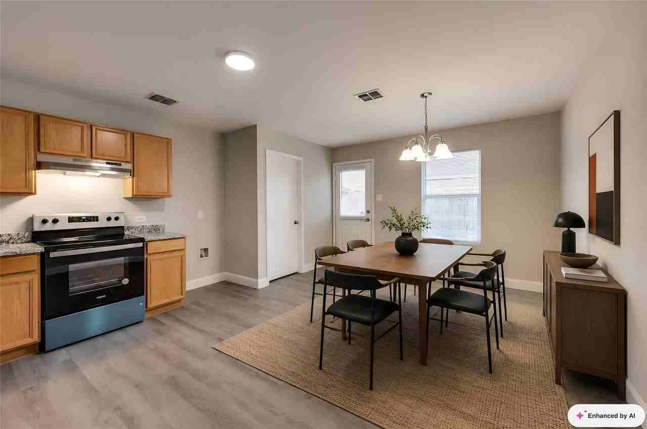 203 Maned Dr - Photo 4 of 22