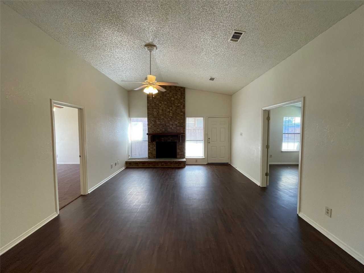 1708 Carrington Dr - Photo 2 of 9