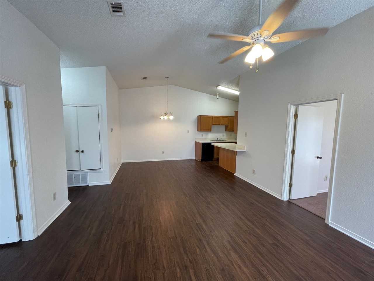 1708 Carrington Dr - Photo 3 of 9