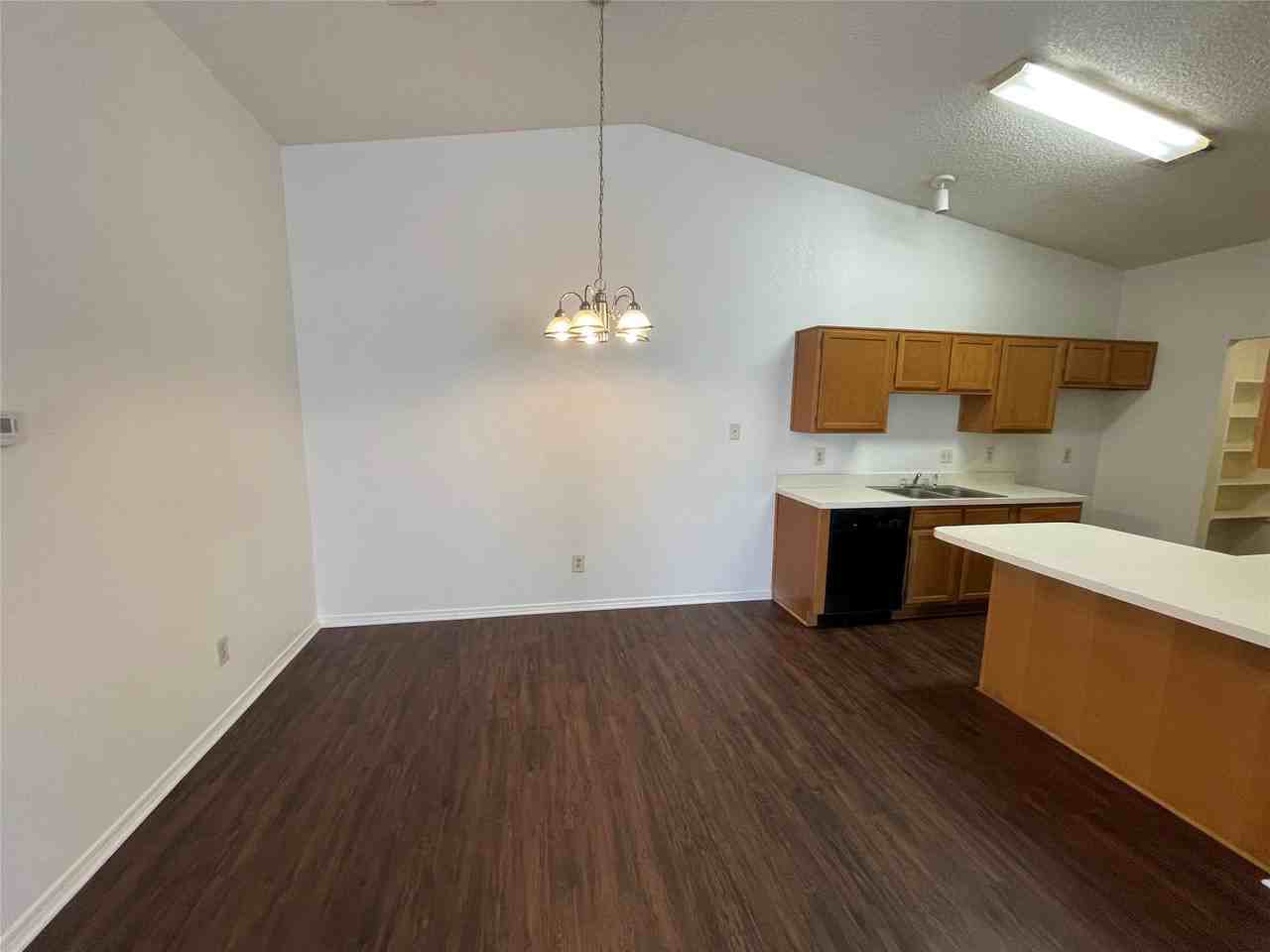 1708 Carrington Dr - Photo 4 of 9