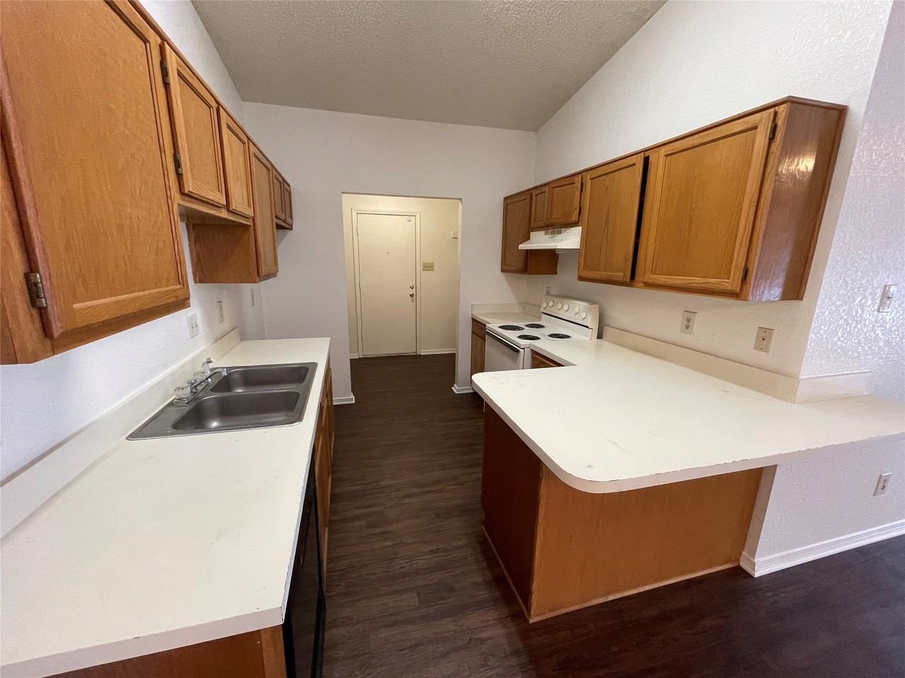 1708 Carrington Dr - Photo 5 of 9