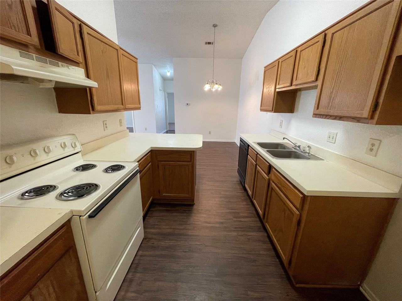 1708 Carrington Dr - Photo 6 of 9