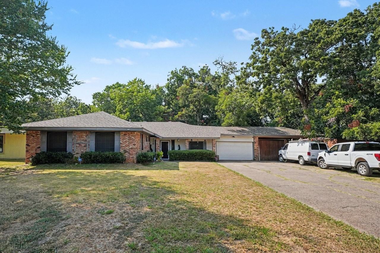 737 Judy Ln - Photo 4 of 26