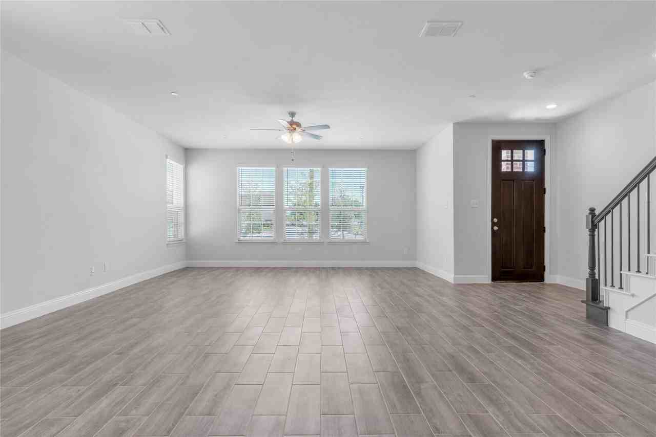 6813 Andrew Dr - Photo 3 of 25