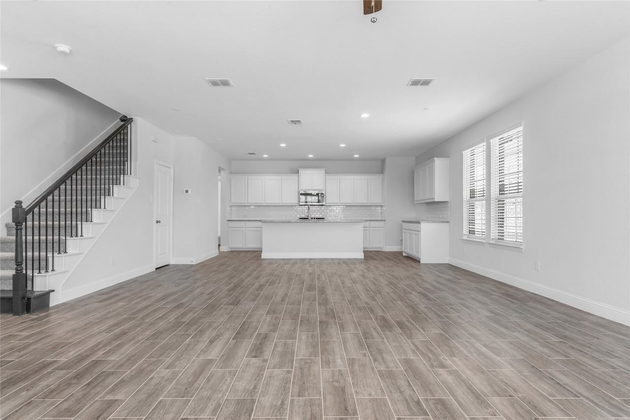 6813 Andrew Dr - Photo 4 of 25