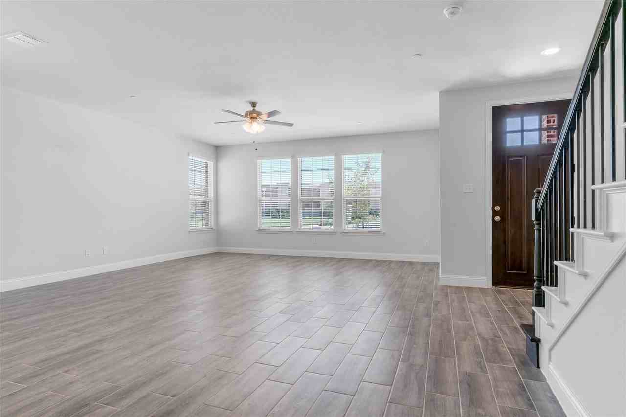 6813 Andrew Dr - Photo 5 of 25