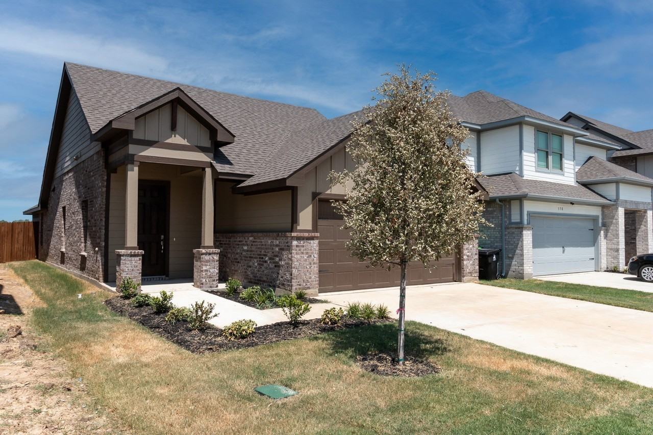 572 Ruthye Ln