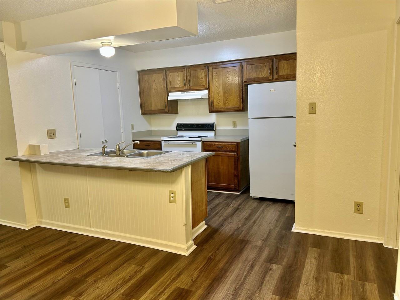 2307 Lido Ln - Photo 5 of 23