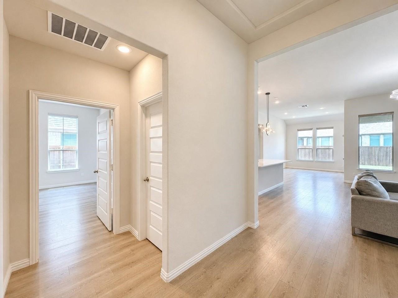 2808 Garrison Dr - Photo 3 of 27