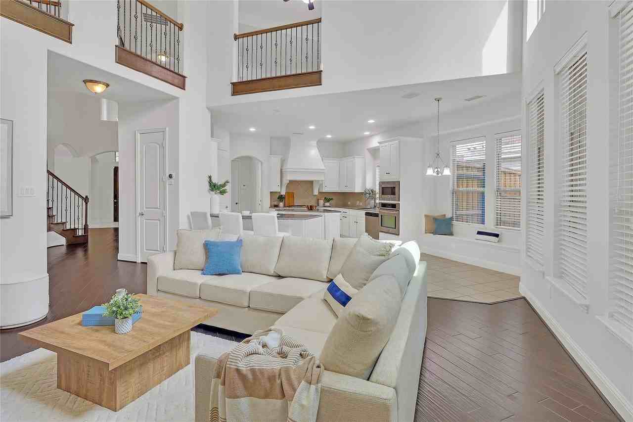 8730 Isaac St - Photo 2 of 39
