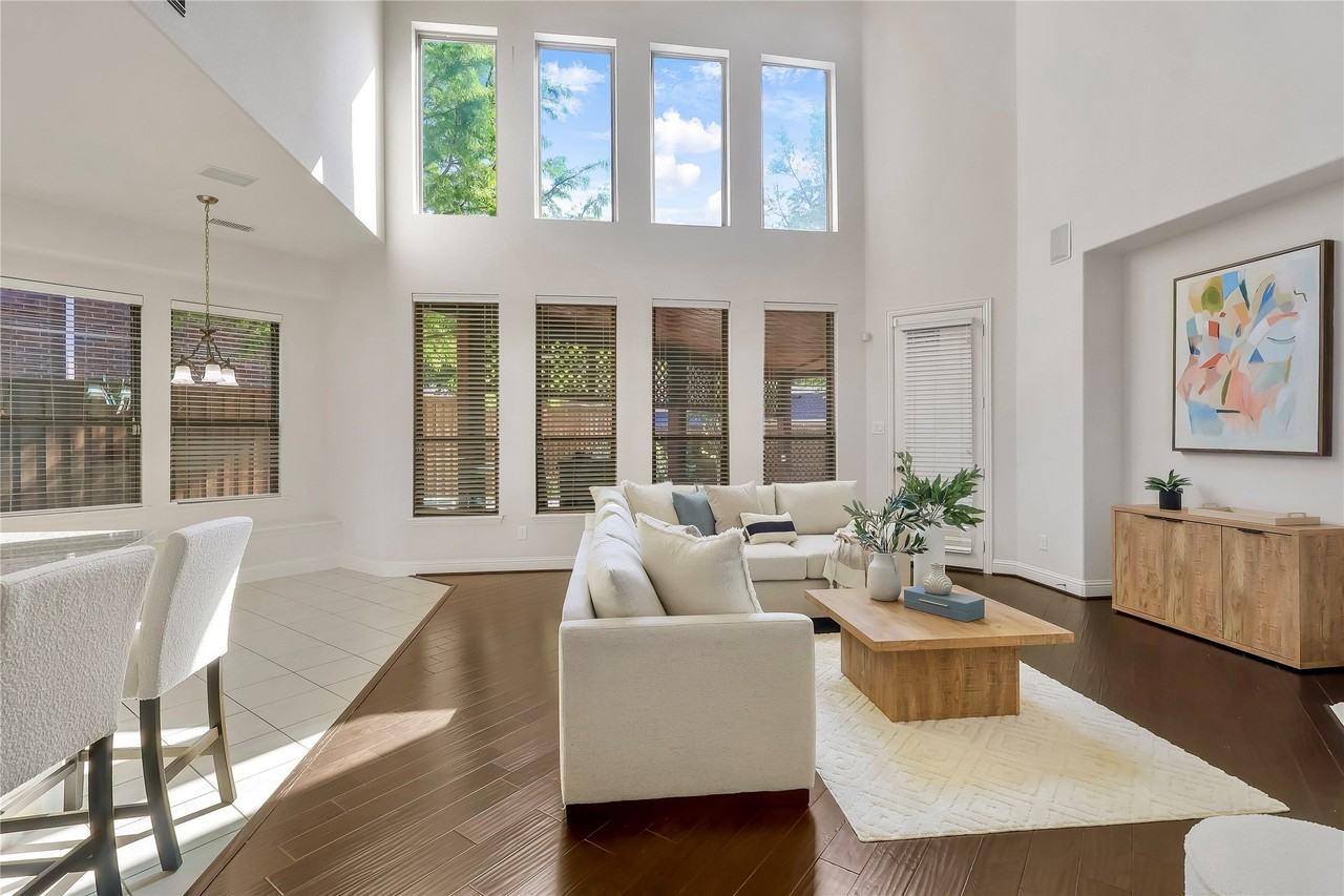 8730 Isaac St - Photo 3 of 39
