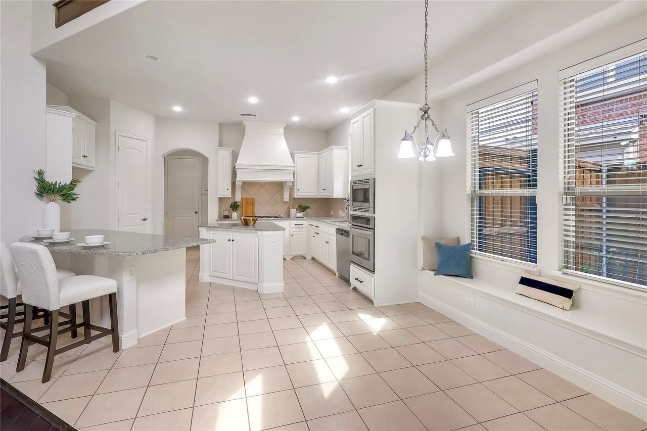 8730 Isaac St - Photo 4 of 39