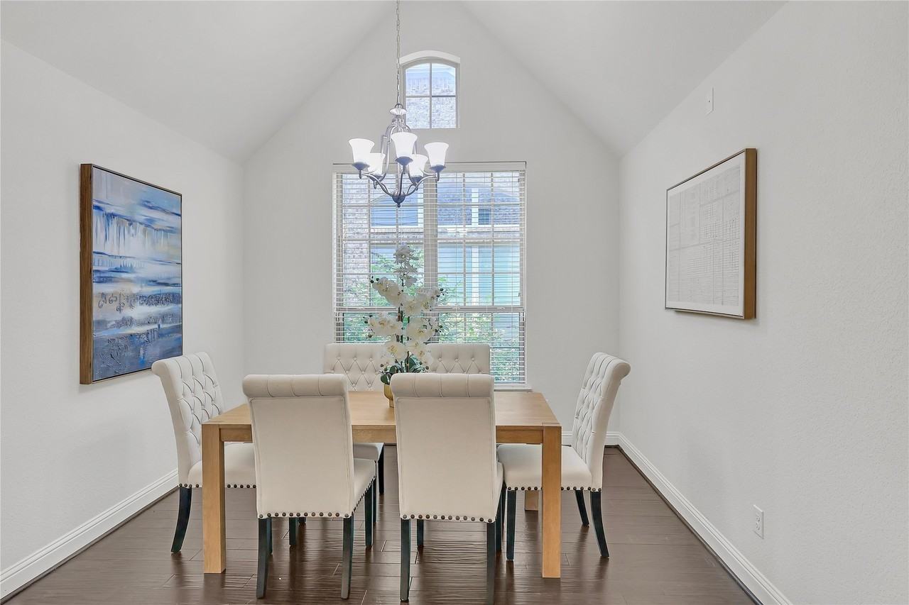 8730 Isaac St - Photo 6 of 39