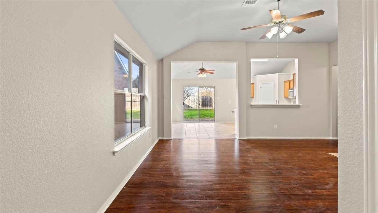 9204 Warren Dr - Photo 2 of 20