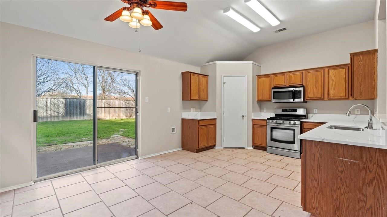 9204 Warren Dr - Photo 5 of 20