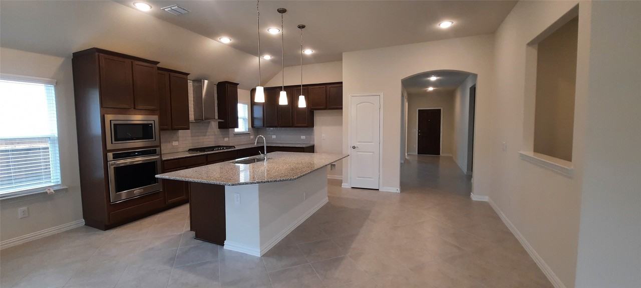 11516 Meadow Gale Ct - Photo 4 of 37