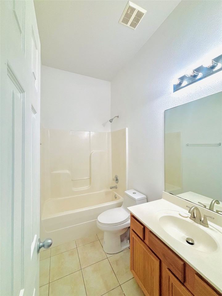 5300 Meadow Ct - Photo 7 of 12