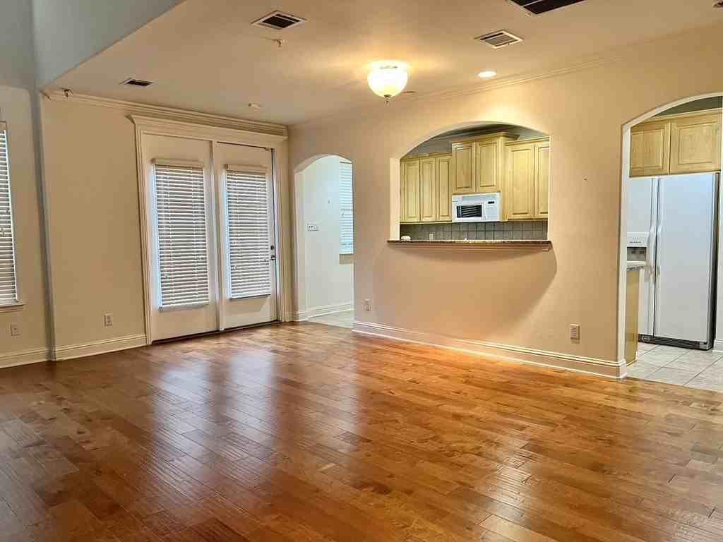 4444 Jardin St - Photo 3 of 16
