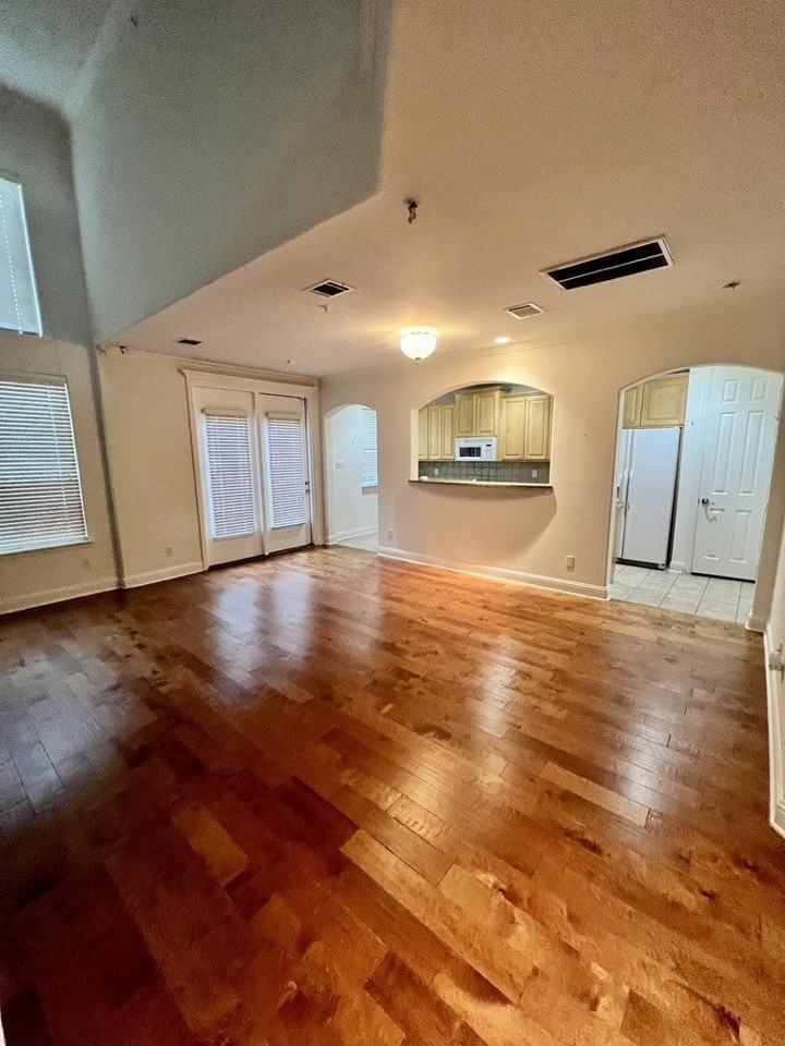 4444 Jardin St - Photo 4 of 16