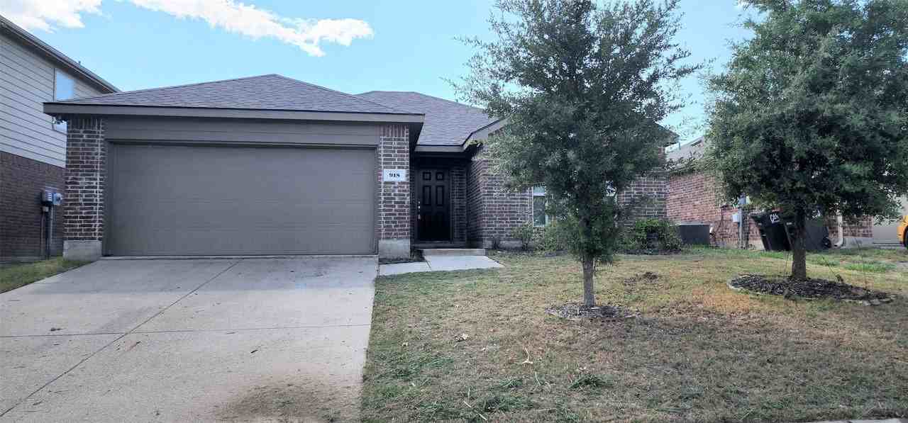 918 Bens Dr - Photo 2 of 11
