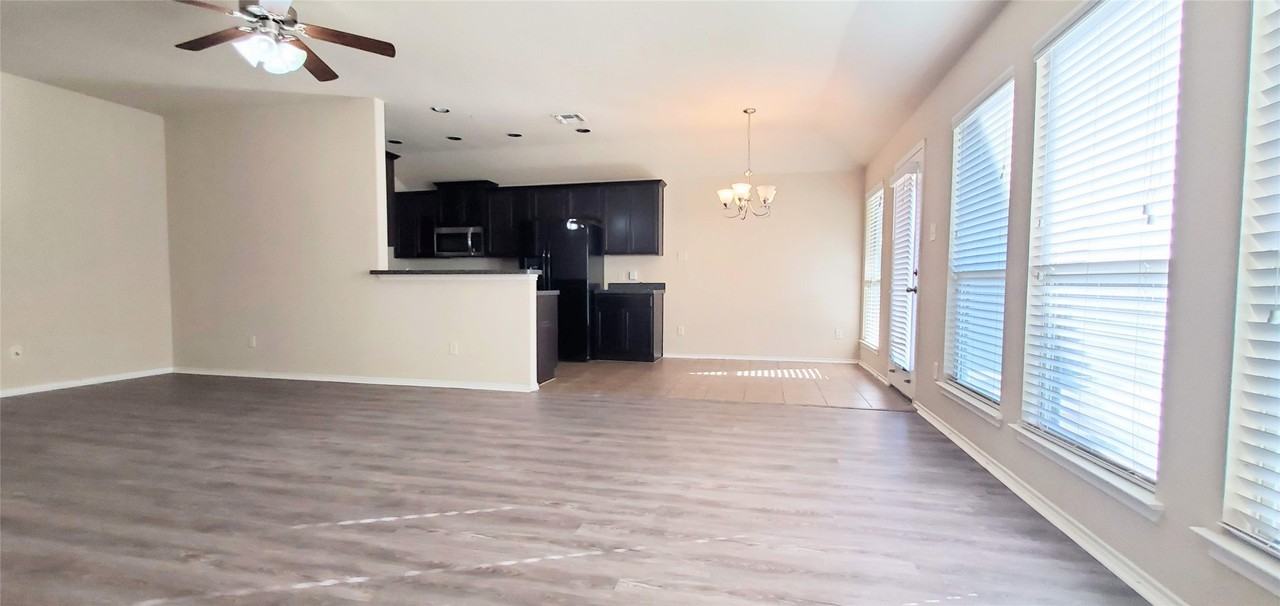 918 Bens Dr - Photo 3 of 11
