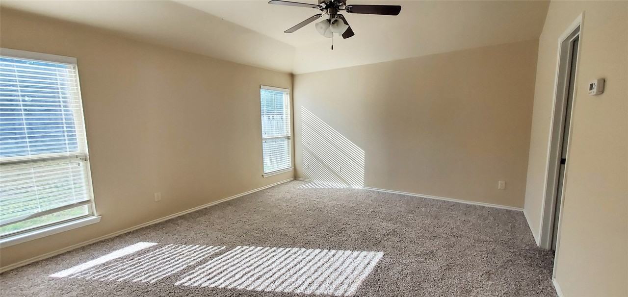 918 Bens Dr - Photo 5 of 11