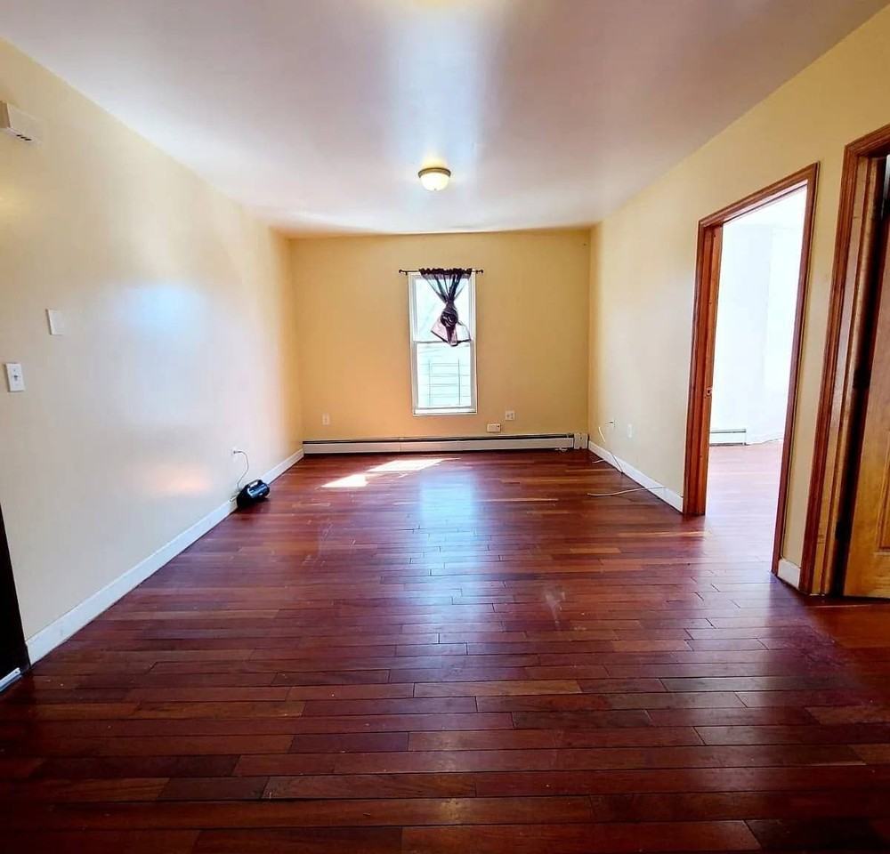 727 E 213th St #2 - Photo 2 of 11