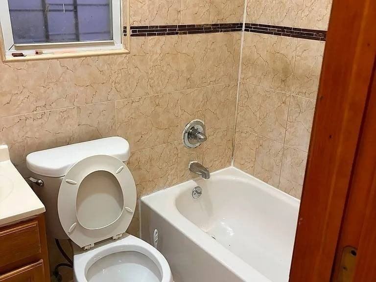 727 E 213th St #2 - Photo 5 of 11