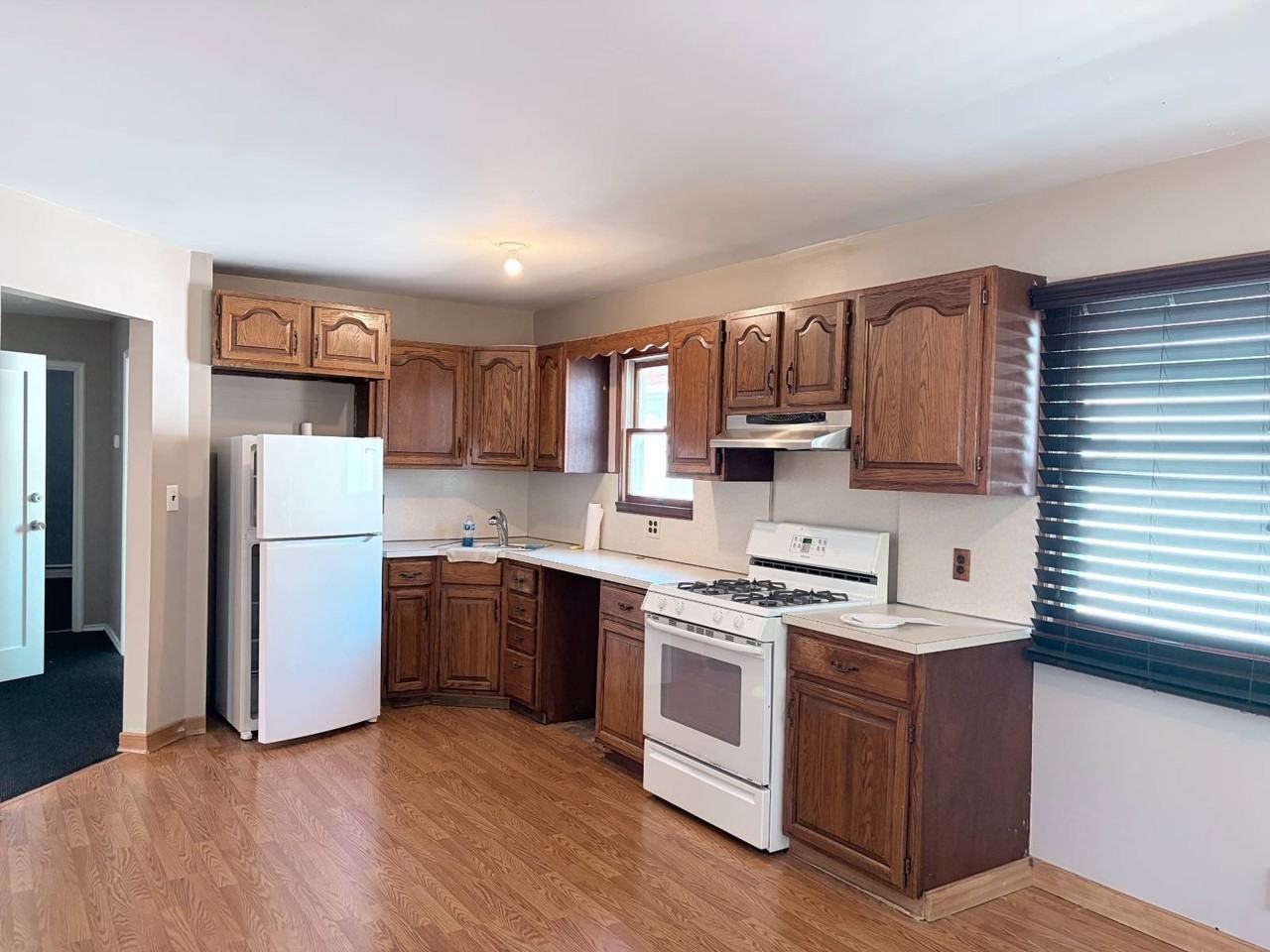 25125 Elkmont Ave - Photo 4 of 8